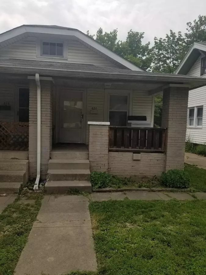 2 Bedroom Duplex Located Near New York St & Sherman Ave House for rent in Indianapolis, IN