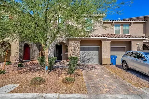 Desirable Southwest Townhome: Luxury Living! Apartment for rent in Las Vegas, NV