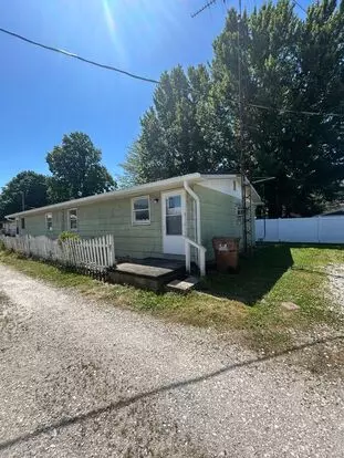 106 S Vine St Apartment for rent in Waynetown, IN