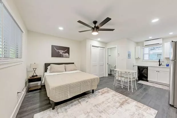 2302 Leon #13 Apartment for rent in Austin, TX