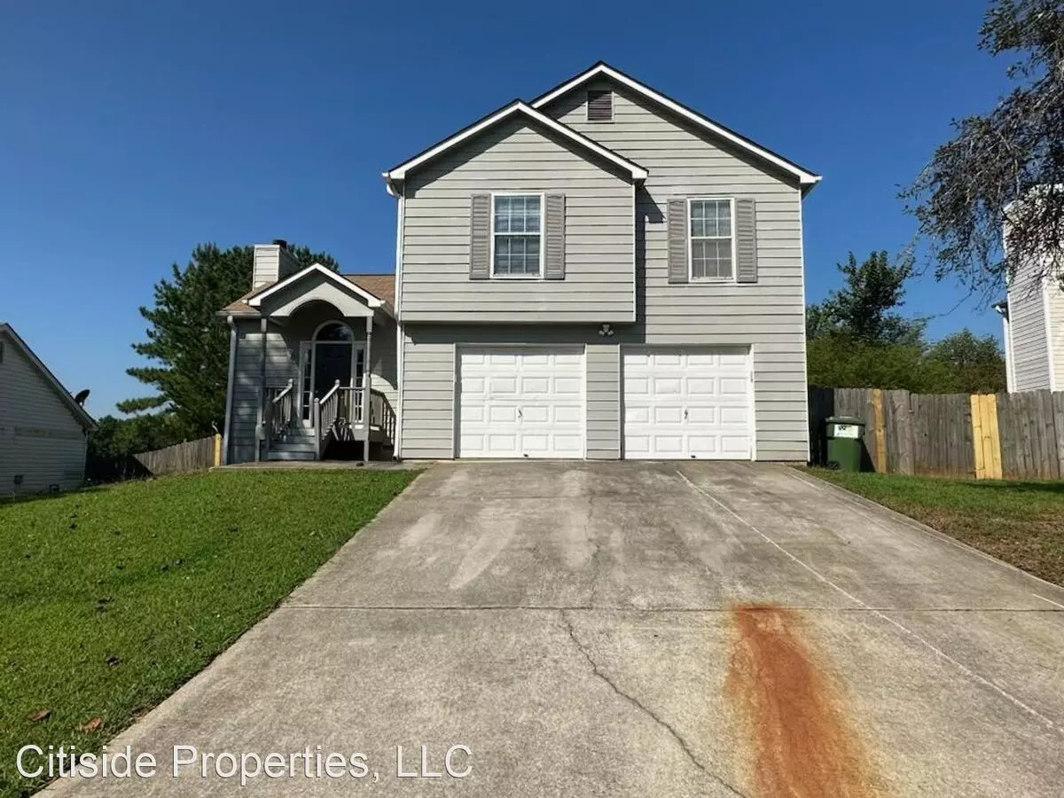 7082 Oakwood Cir House for rent in Rex, GA