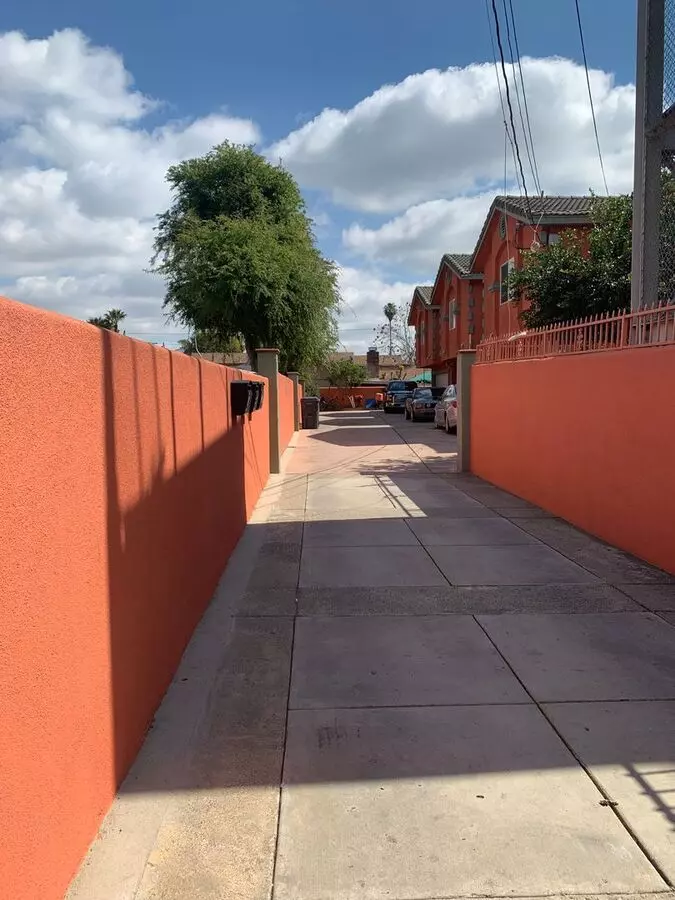 Willowbrook Triplex Apartment for rent in Compton, CA
