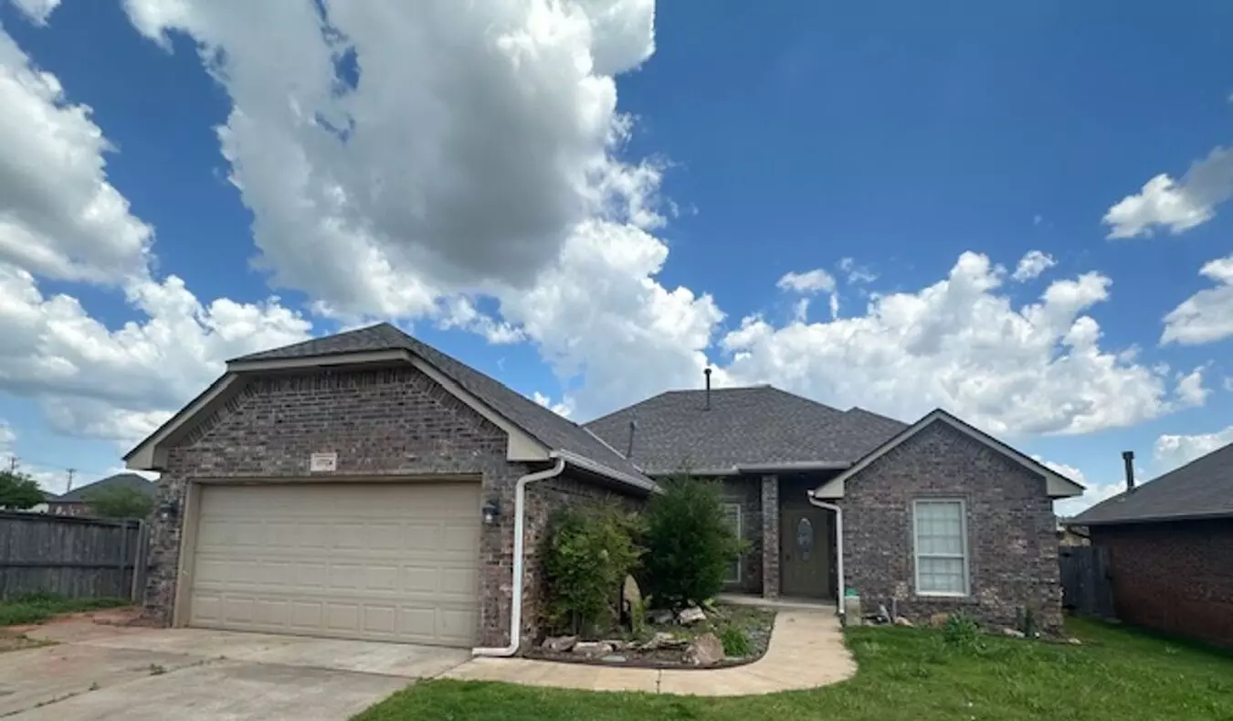 Gated Community - Deer Creek Schools - New Wood Flooring House for rent in Edmond, OK