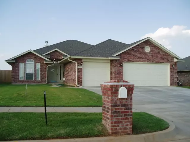 3 Beds + Office - Private Master Suite - Moore Schools House for rent in Moore, OK