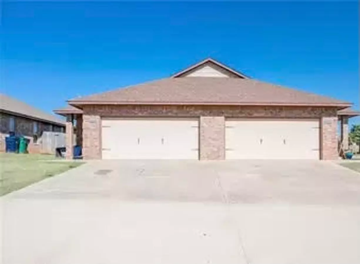 Updated Duplex - Yukon Schools - Close To Lake Overholser - Corner Lot House for rent in Yukon, OK