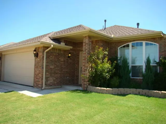 4 Bedrooms - Moore Schools - Open Plan House for rent in Moore, OK