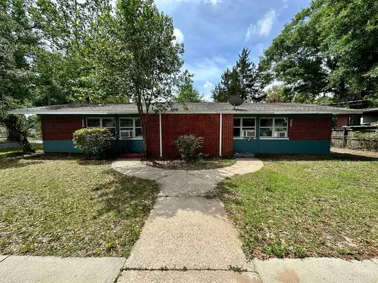 2 Bedroom 1 Bath Duplex Available For Rent In Milton! Apartment for rent in Milton, FL