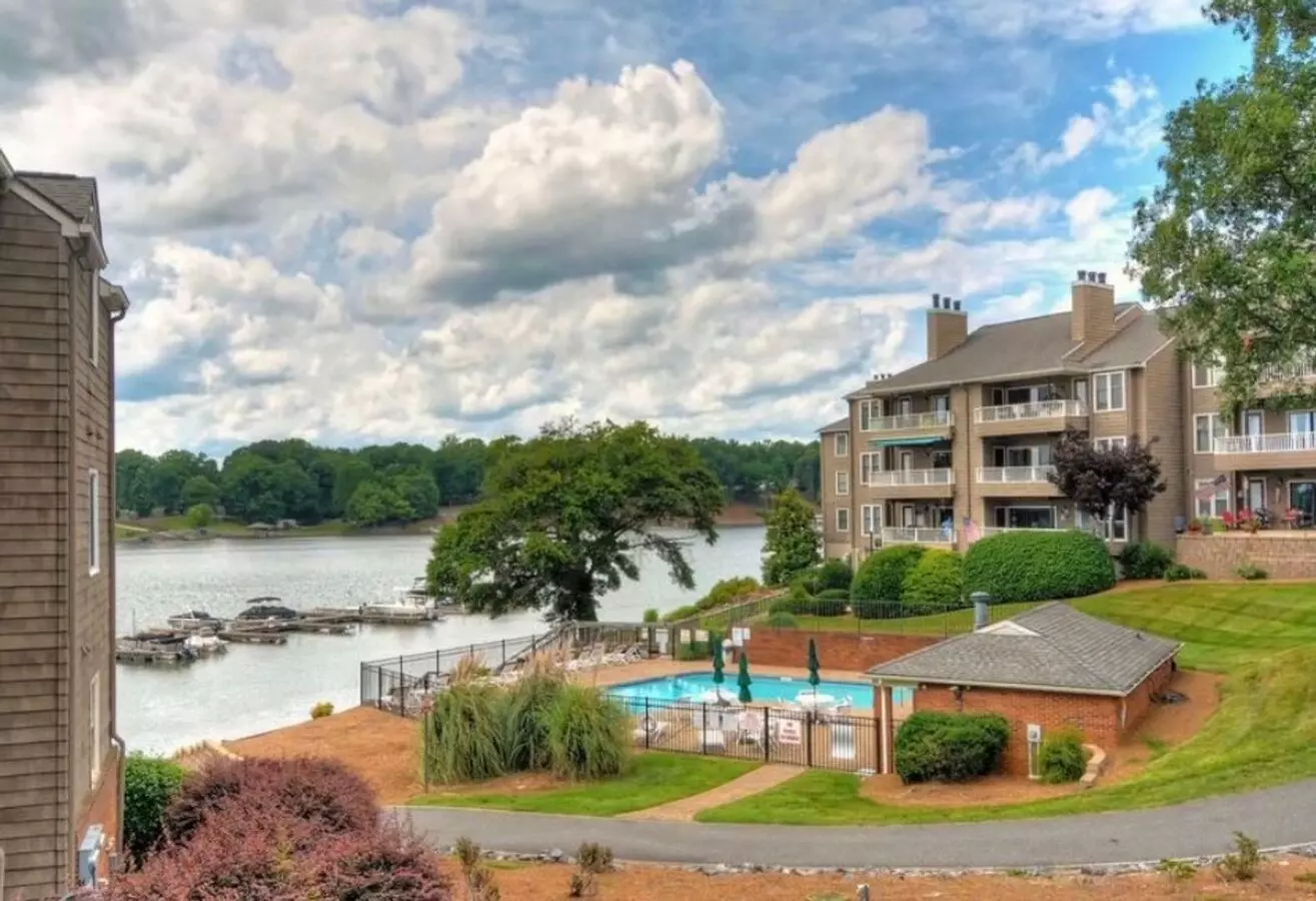 Beautiful Waterfront Condo On Lake Wylie! Apartment for rent in Charlotte, NC
