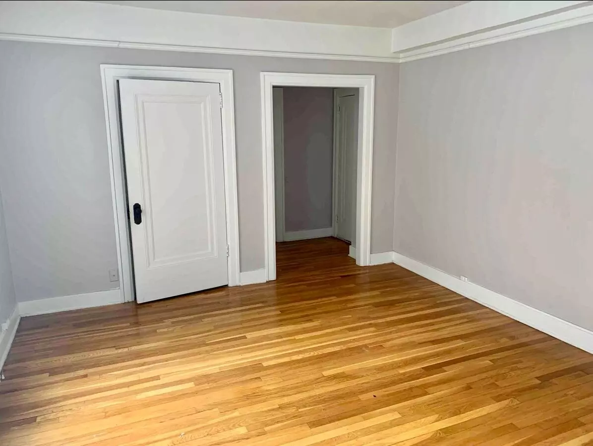 The Oakwood Apartment for rent in Grand Rapids, MI