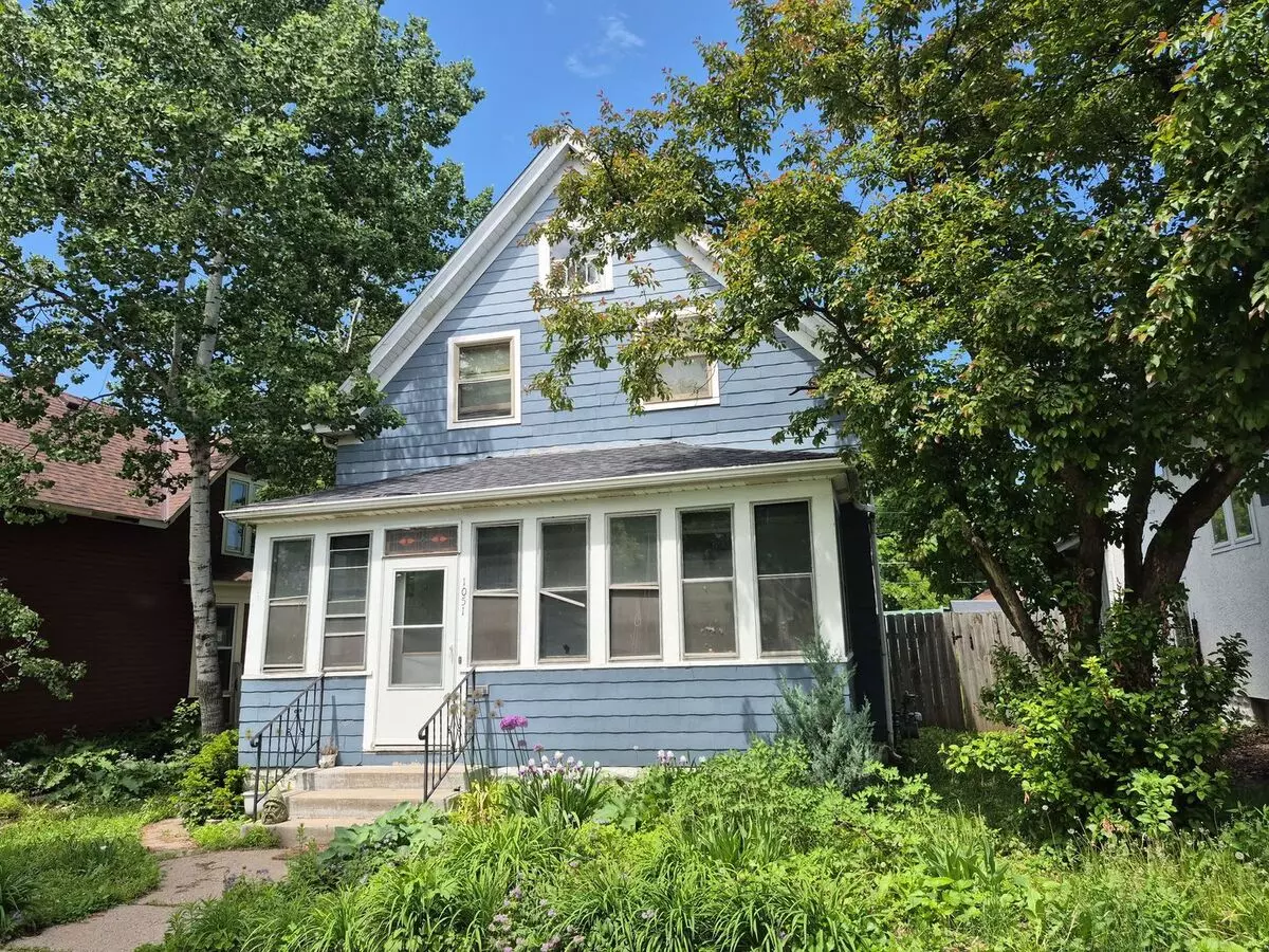 Single-family Home W/garage In Dayton's Bluff!! House for rent in St Paul, MN