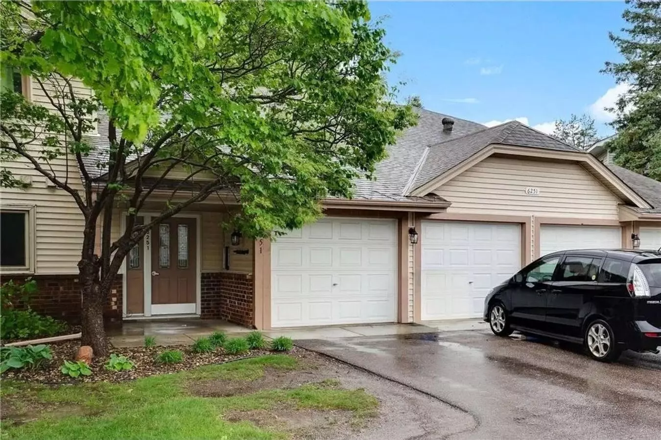 Spacious 2 Bedroom Townhome In Maple Grove! House for rent in Maple Grove, MN