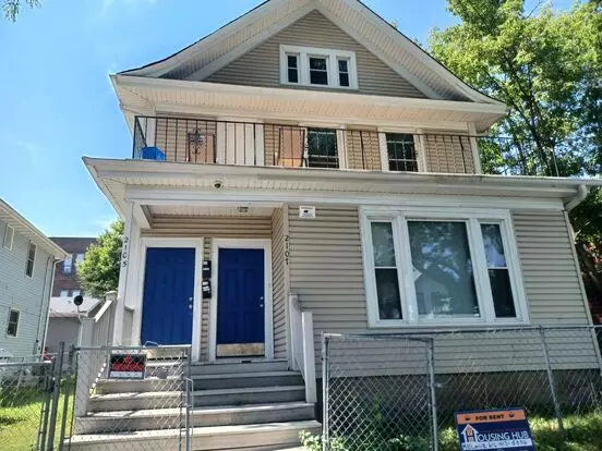 This Spacious 3-bedroom Lower Level Duplex Features Gorgeous Hardwood Floors, Classic Woodwork Apartment for rent in Minneapolis, MN