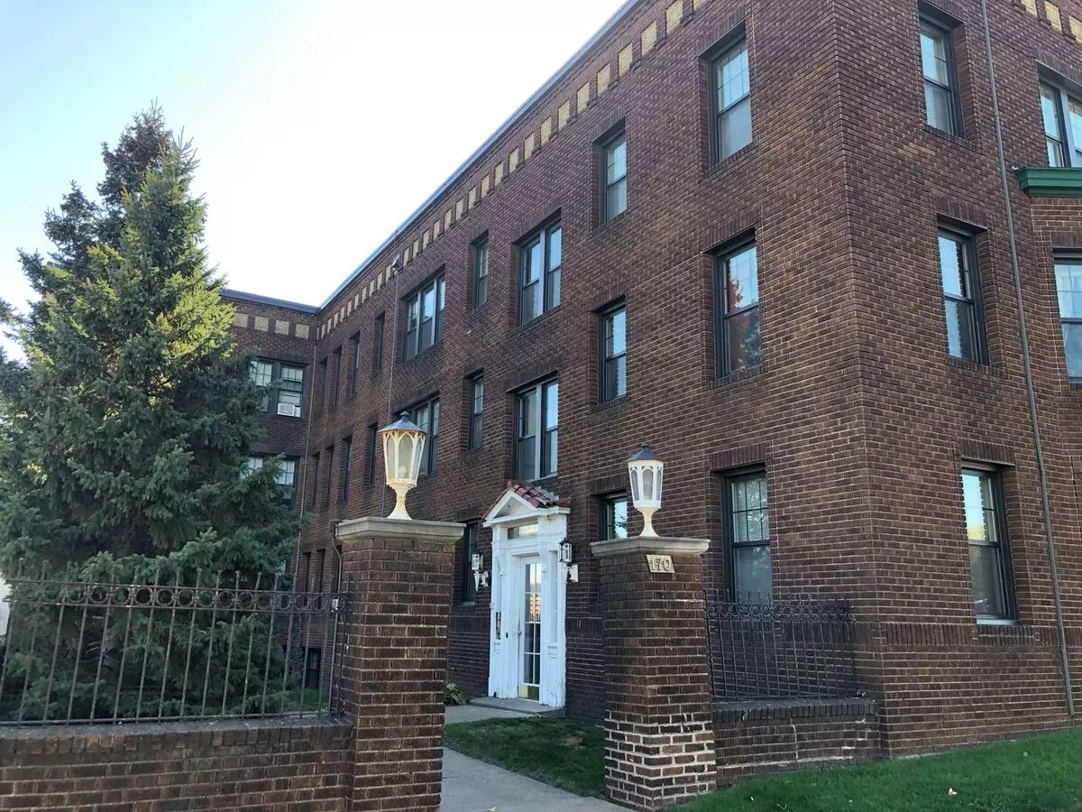 170 Summit Ave Apartment for rent in St Paul, MN