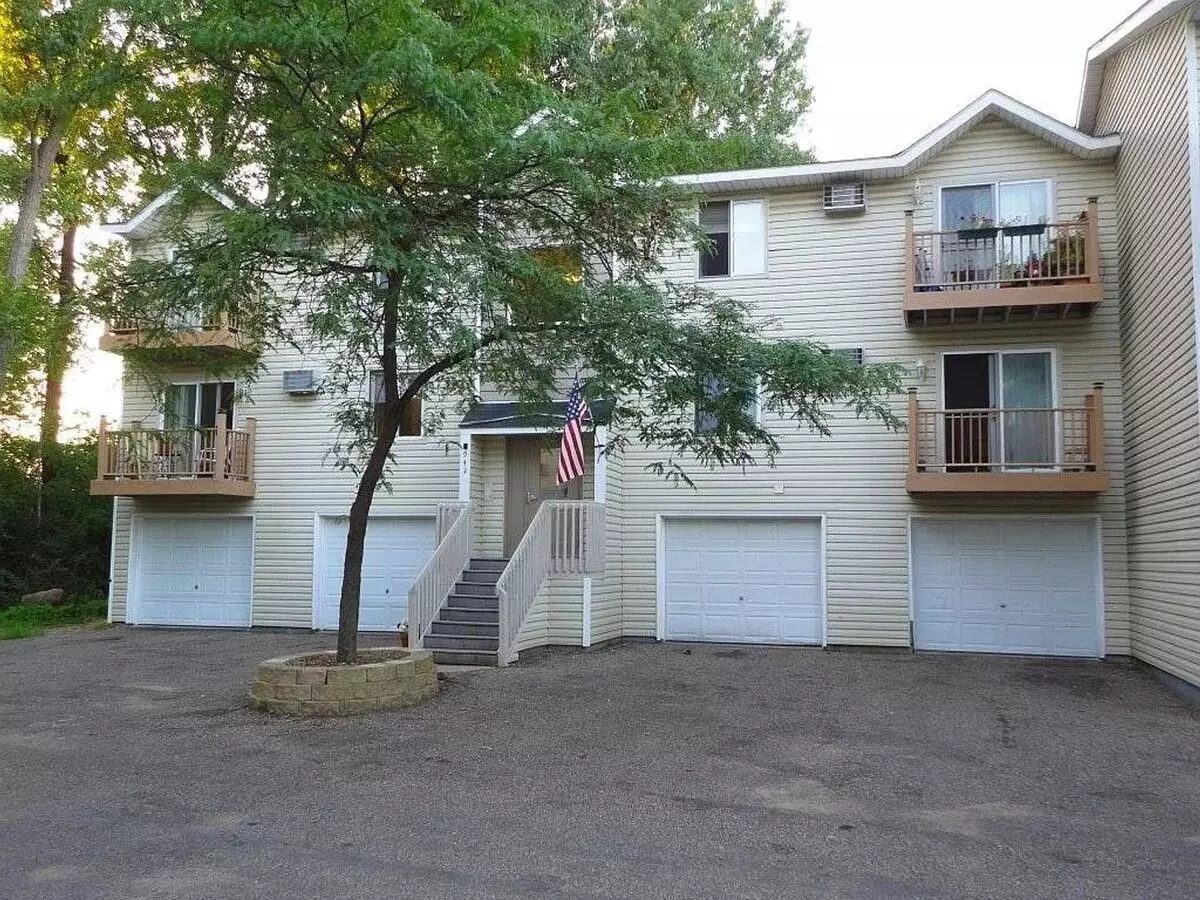 942 Wescott Trail Apartment for rent in Eagan, MN