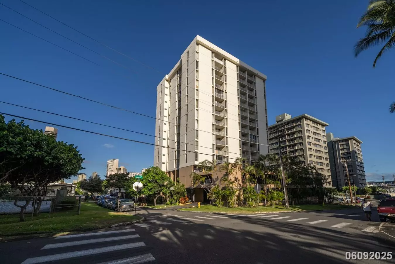 $2600.00 | 2bd/1ba Condo All Utilities Included In Parkland Gardens House for rent in Honolulu, HI