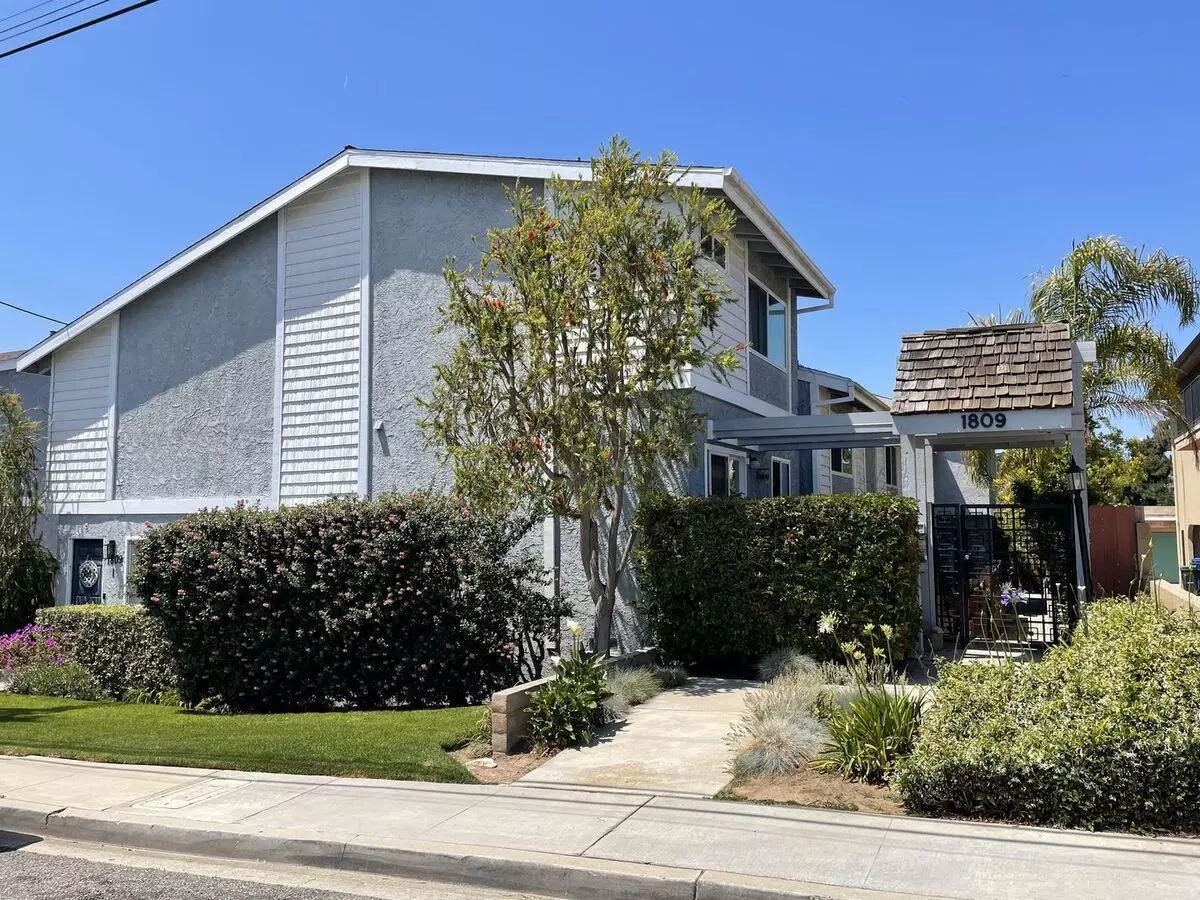 Updated 2 Bedroom Split Level Townhome House for rent in Redondo Beach, CA