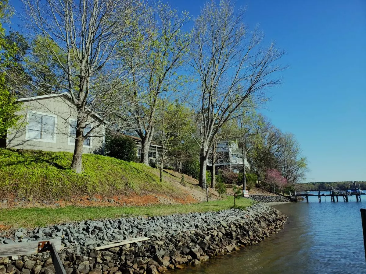 Enjoy Lakefront Luxury Year Round! $250 Off First Full Month's Rent! House for rent in Tega Cay, SC