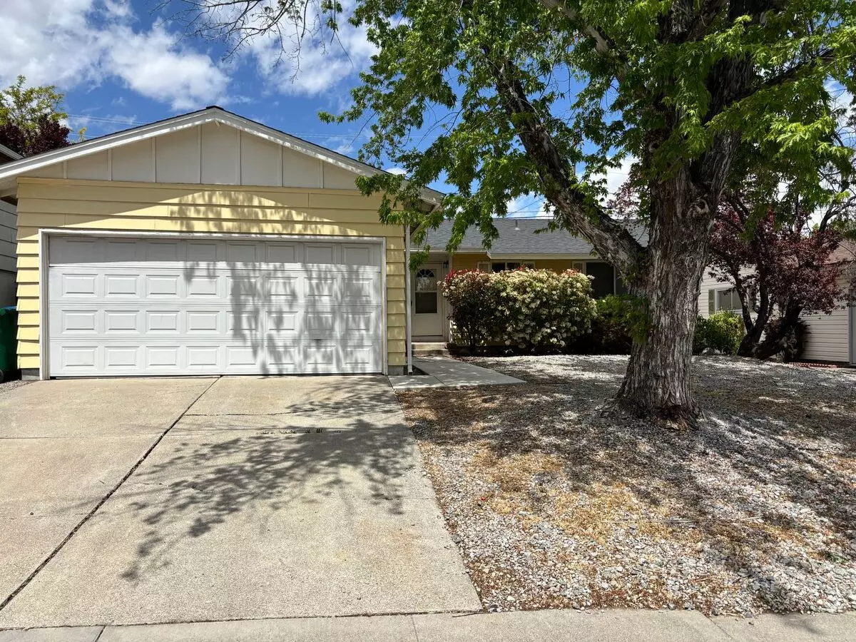 Available Immediately - Large 3 Bed/2 Bath Home In Northwest Reno With A/c & Fireplace - Quiet Family Neighborhood House for rent in Reno, NV