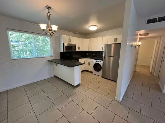 Clarendon Arms Apartment for rent in Phoenix, AZ