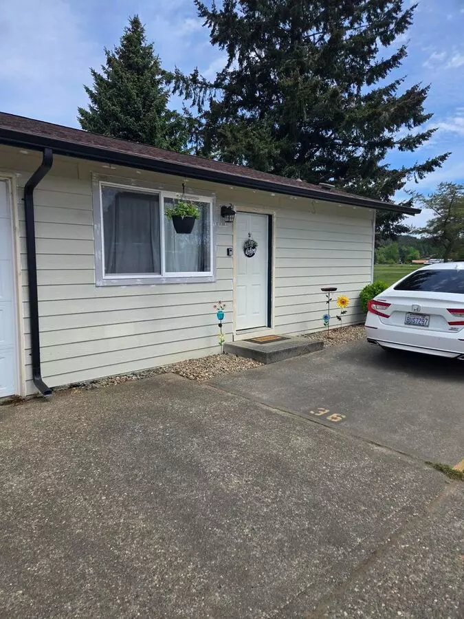 2 of 2 Status: Available | R325b | $2395 House for rent in Chehalis, WA