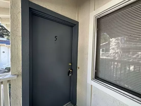 One Bedroom Top Floor Unit Available ! Washer/dryer In Unit And Community Pool! Apartment for rent in Fairfield, CA