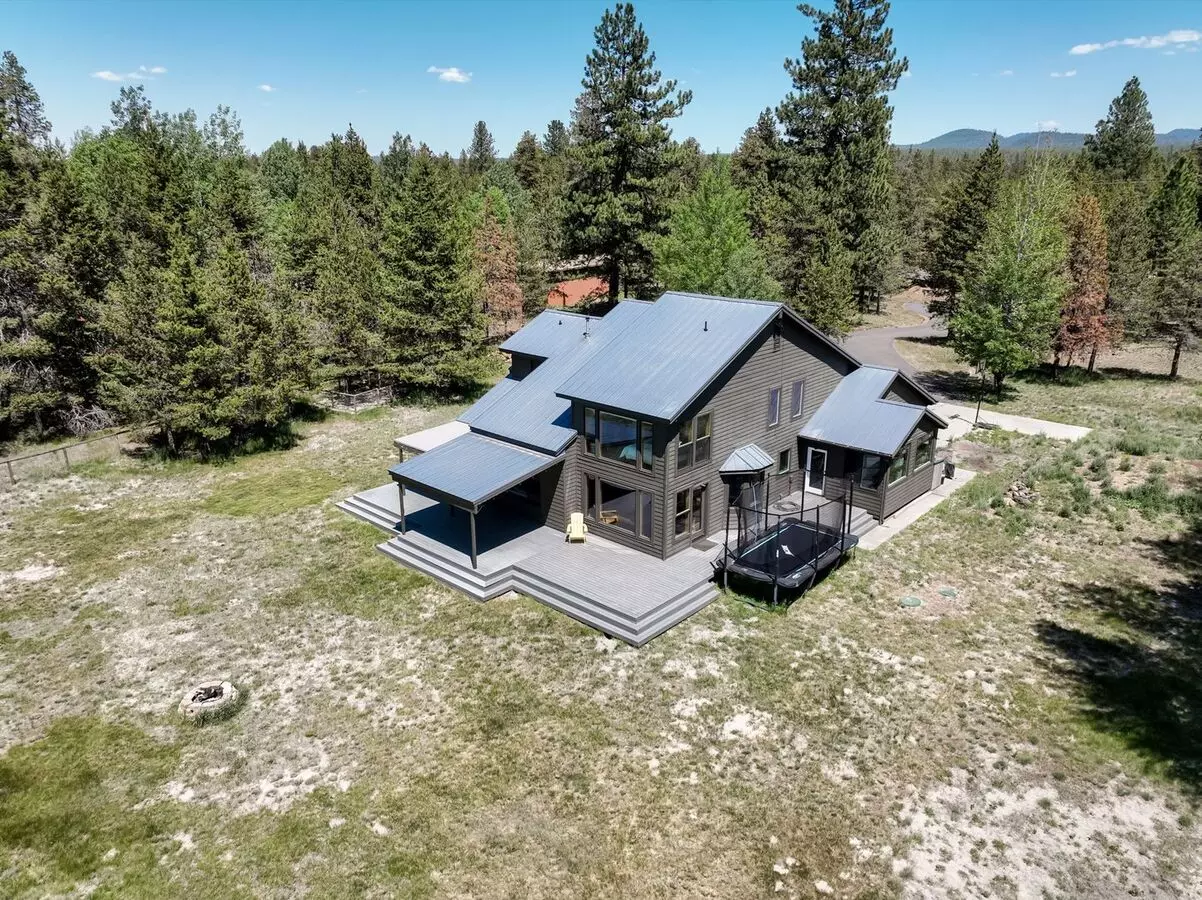 Central Oregon Stunner!! Picture Perfect Property, Close To Sunriver! House for rent in Bend, OR