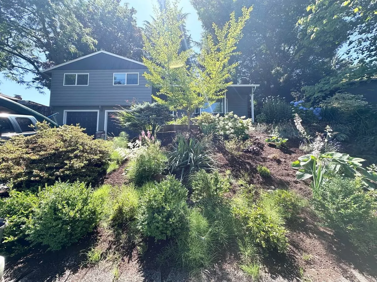 Modern Home 4 Bed 2.5 Bath In Gresham Butte! House for rent in Gresham, OR