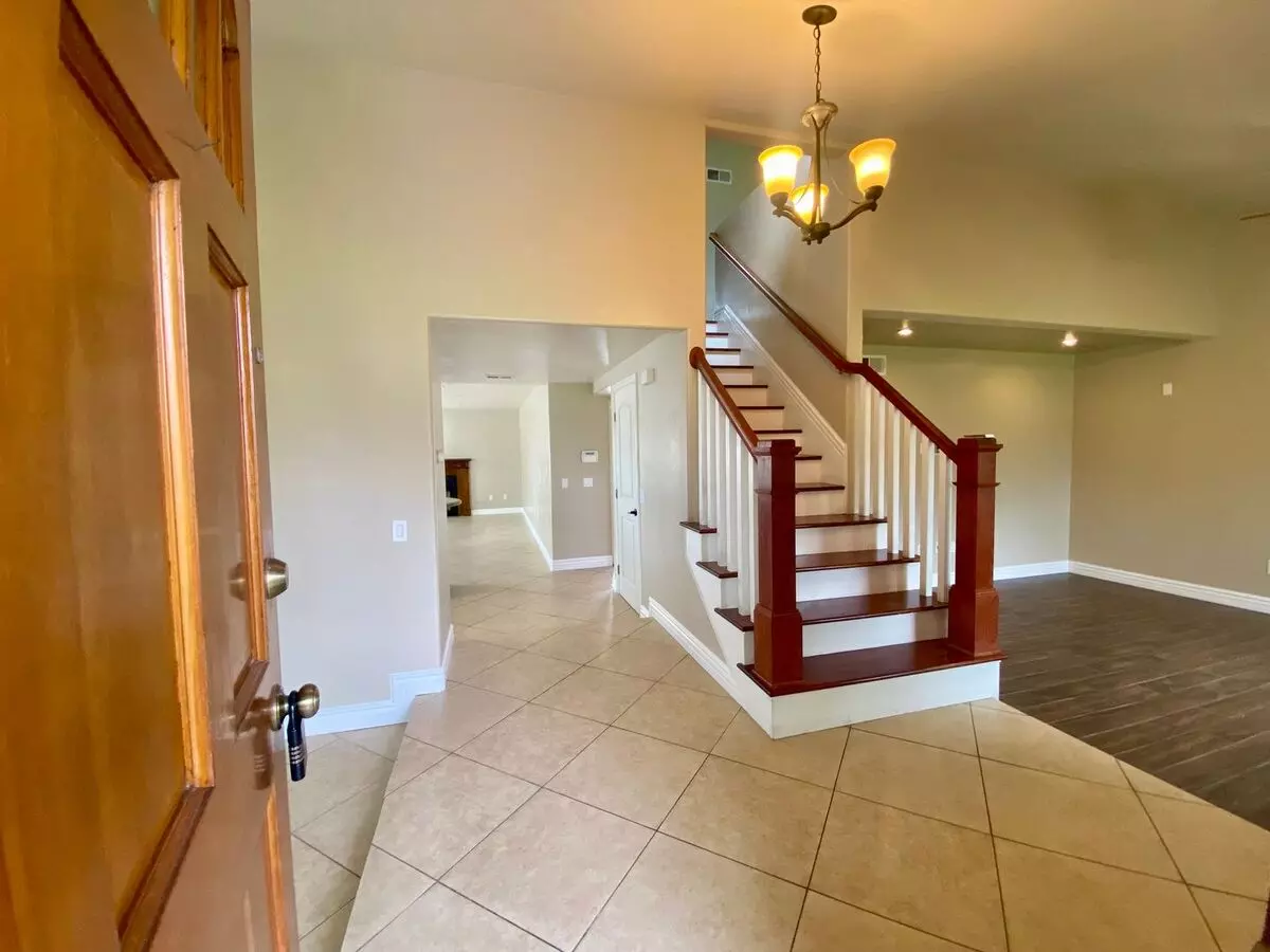 Beautiful 3Bed 2.5bath + Large Loft Oxnard Home House for rent in Oxnard, CA