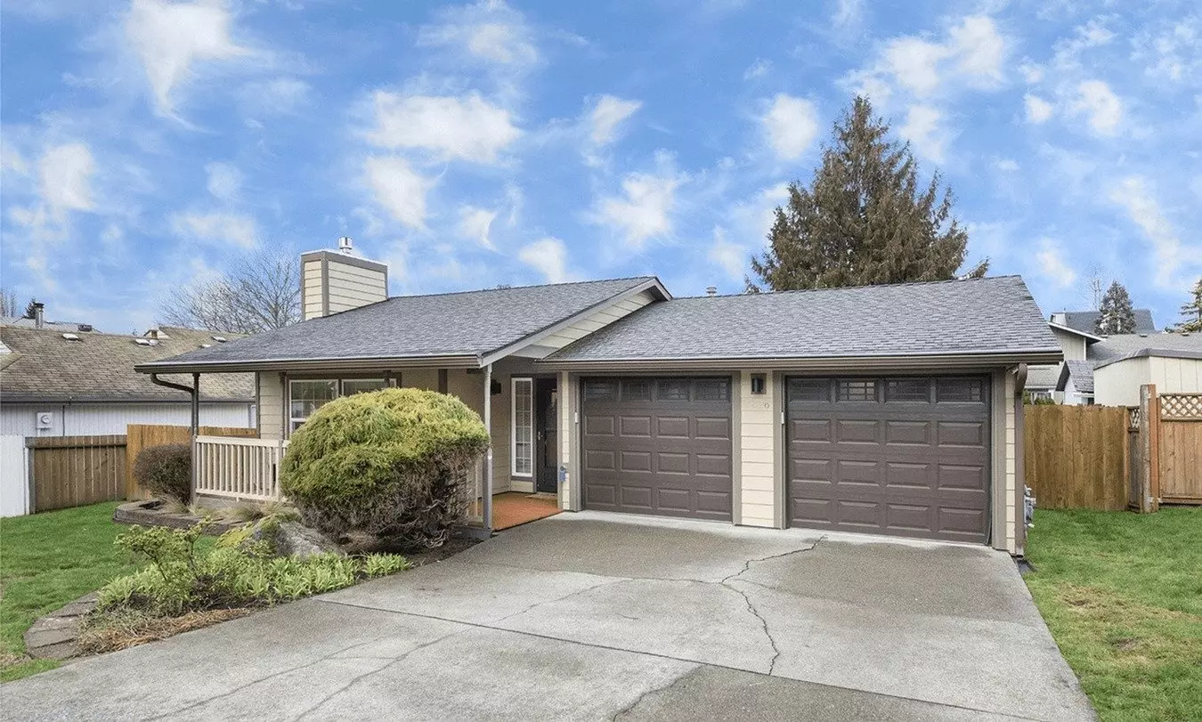 * Ready Sep.9th * Bright Beautiful Home With Huge Fenced Backyard House for rent in Federal Way, WA