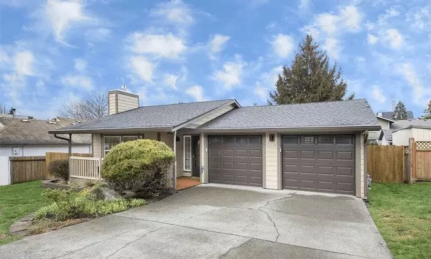 * Ready Sep.9th * Bright Beautiful Home With Huge Fenced Backyard Apartment for rent in Federal Way, WA