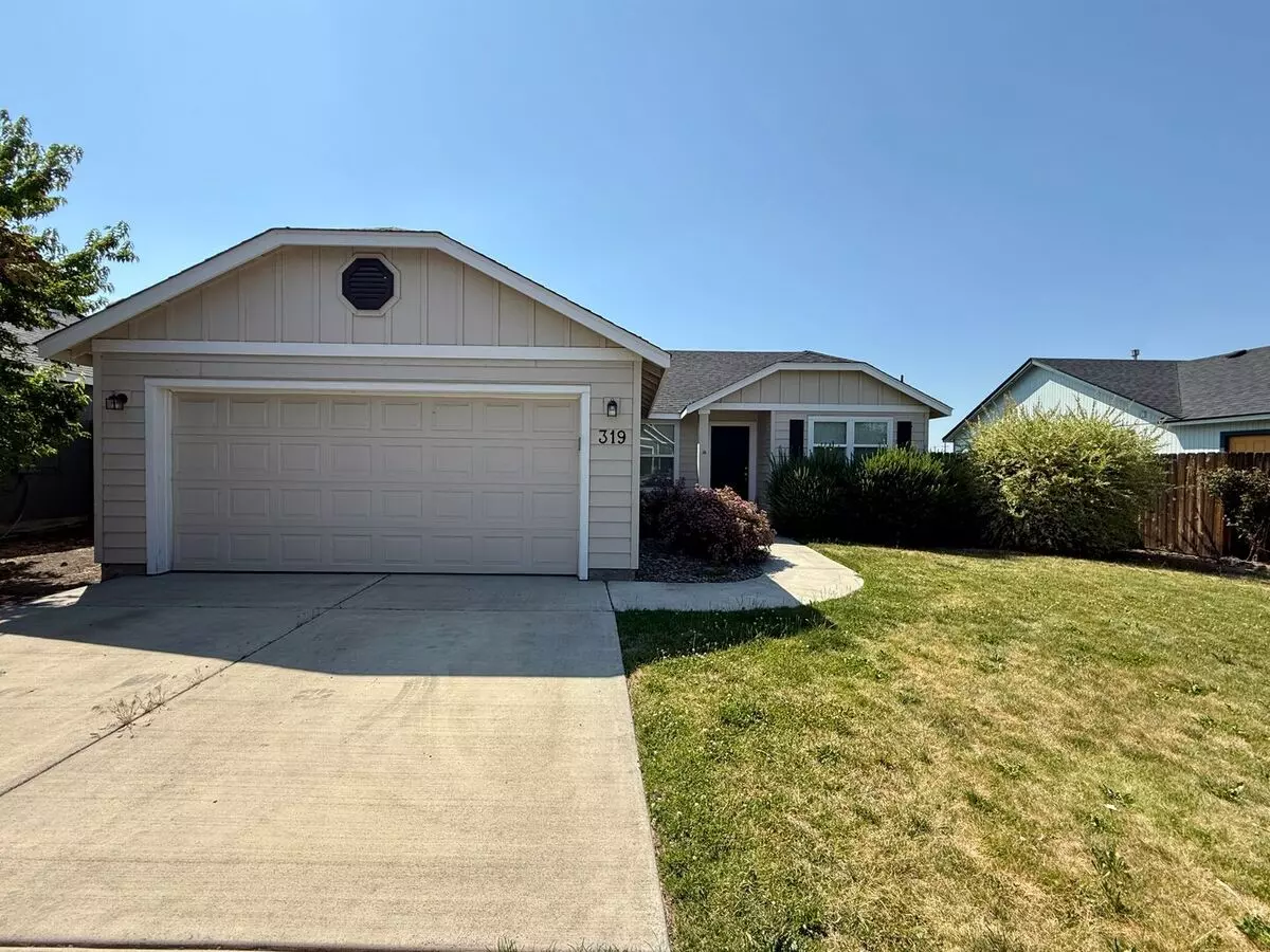 You Won't Want To Miss Out On This Amazing Home In Redmond!! House for rent in Redmond, OR