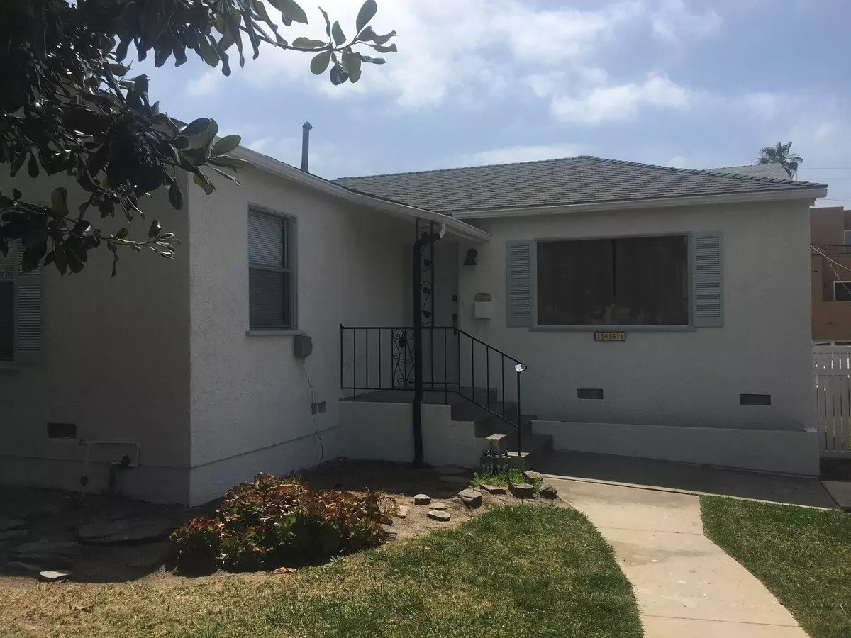1451-1451 1/2 A & B Hornblend St Apartment for rent in San Diego, CA