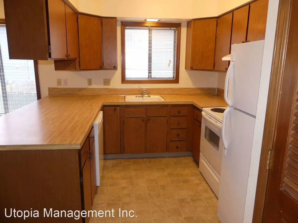 Wood Village End Unit Condo * Covered Parking * Storage * W/d Hookup Apartment for rent in Wood Village, OR