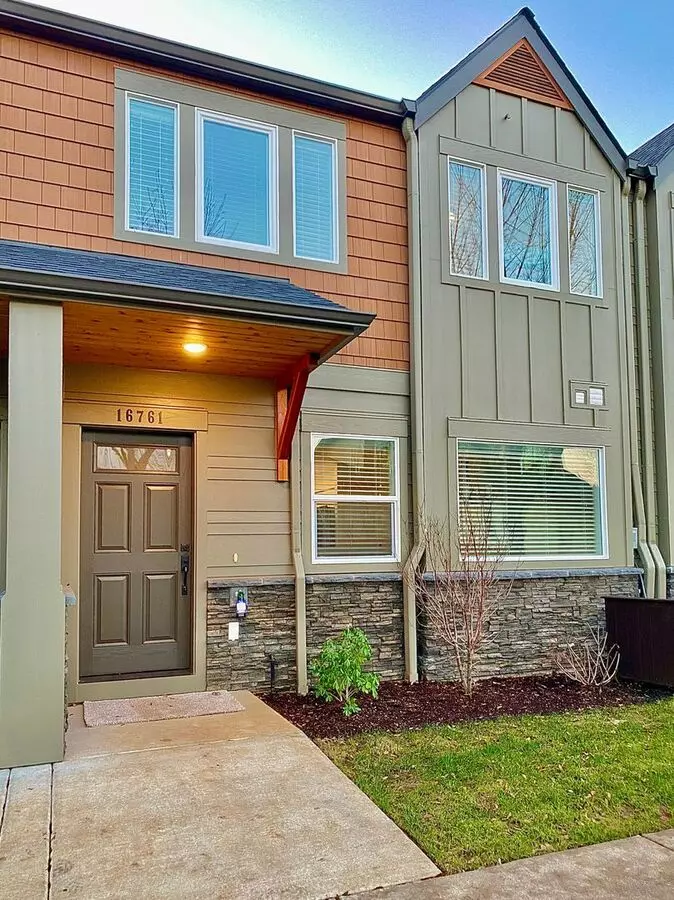 Luxury Townhome In Sandy, Or!! Special Offer: Half Off The First Full Month's Rent And $100 Off Each Month From The 2nd To The 6th Month! House for rent in Sandy, OR
