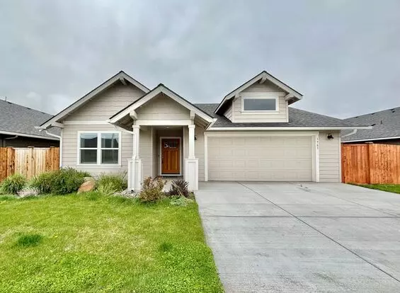 Gorgeous, Newer Redmond Home, In Sunrise Meadows!!! Apartment for rent in Redmond, OR