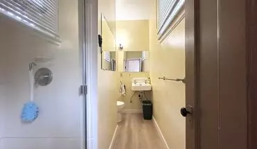 5 of 5 Single Resident Unit In Prime Nw Location - Shared Bath Apartment for rent in Portland, OR