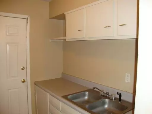 2 of 3 31 N Evergreen Apartment for rent in Memphis, TN