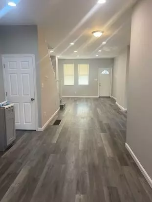 Remodeled Front Porch Row - Oak Lane Apartment for rent in Philadelphia, PA