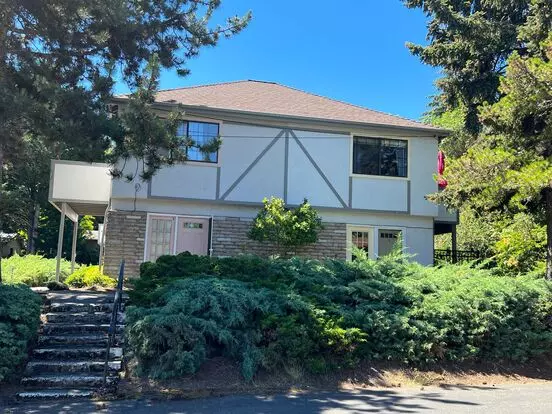 Two Bedroom Townhouse Near Ashland Community Hospital Apartment for rent in Ashland, OR