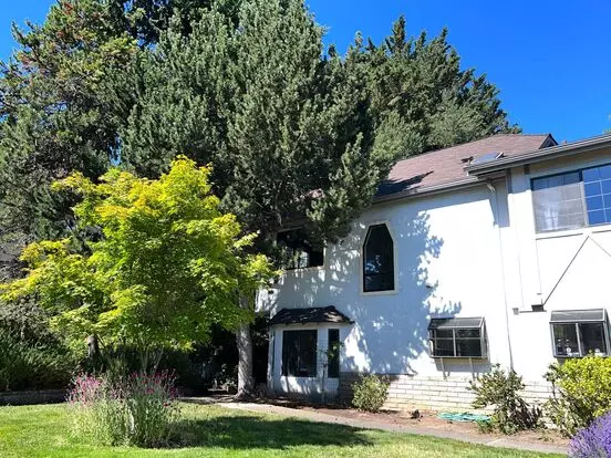 Three Bedroom, 1.5 Bath Townhouse | Available August Apartment for rent in Ashland, OR