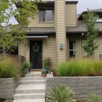 Stunning Town Home In The Ridgeview Place Townhome Community... Close To Town! Apartment for rent in Ashland, OR
