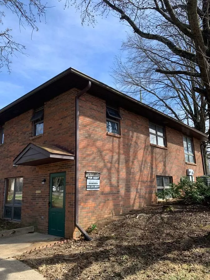 ***august 2027*** Lower Level 2 Bedroom, 2 Bath Home With Large Yard (great For Large Group!) House for rent in Bloomington, IN