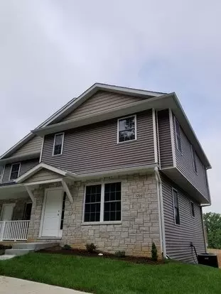 Beautiful And Modern 3 Bed 2.5 Bath Home! Apartment for rent in Bloomington, IN