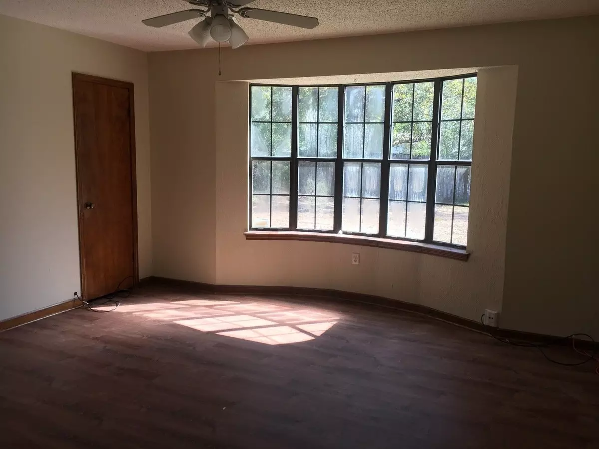 4 Br House In The Shire Near Highland Rd Park W/ Dbl Garage! House for rent in Baton Rouge, LA