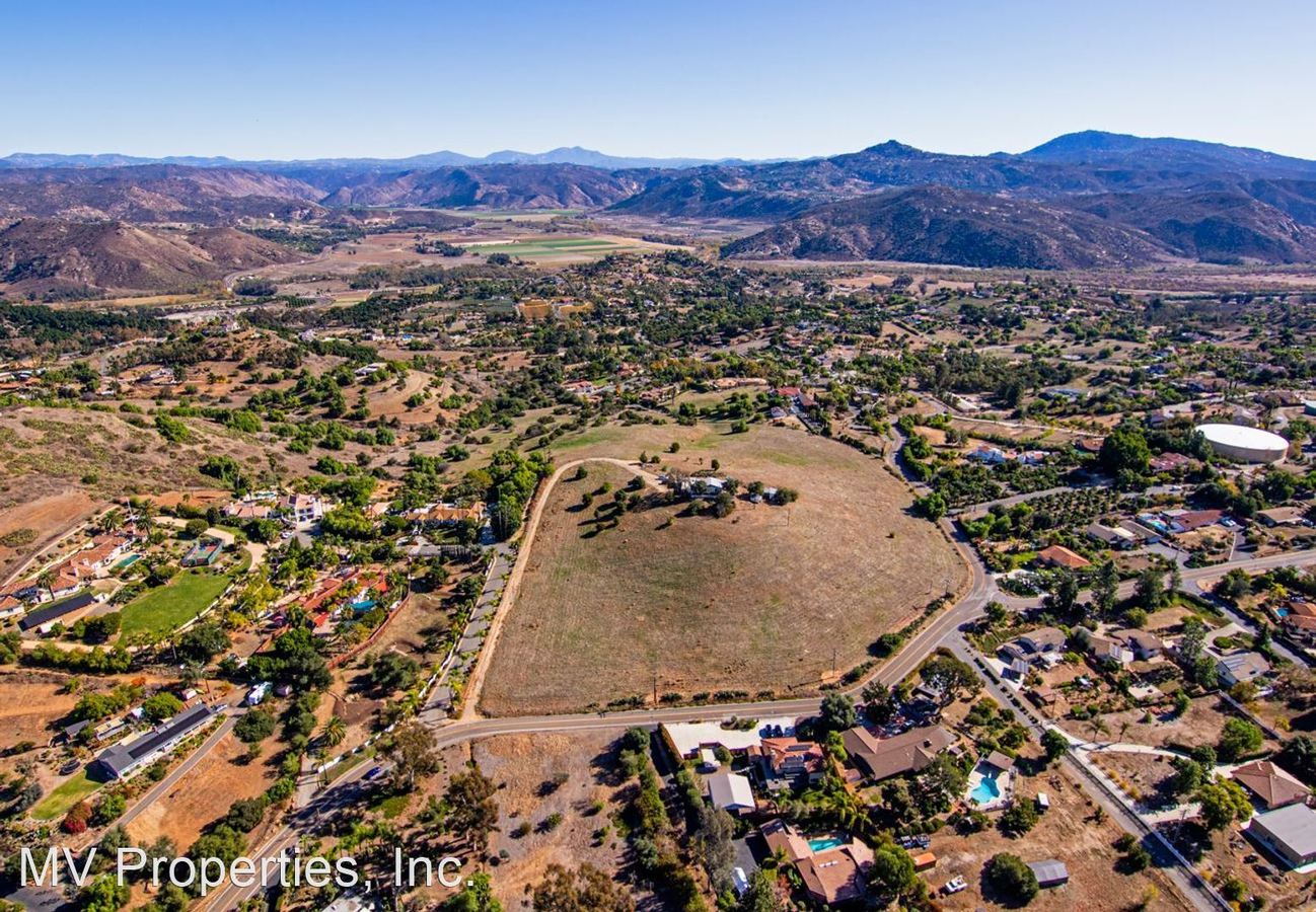 2510 Summit Dr Escondido, CA House for Rent Rentable