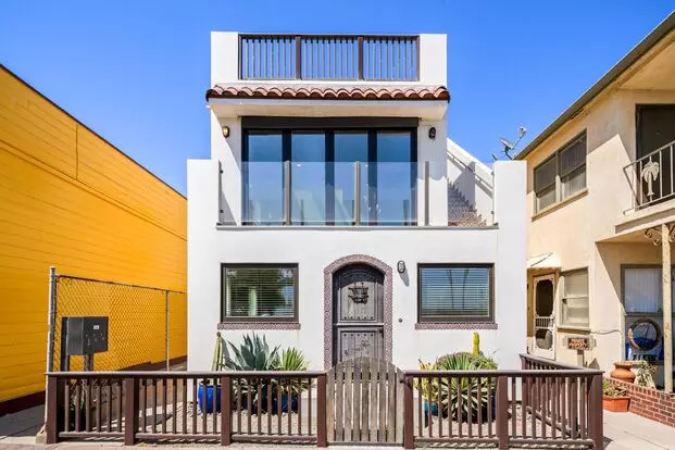 913 Ocean Ave Apartment for rent in Seal Beach, CA
