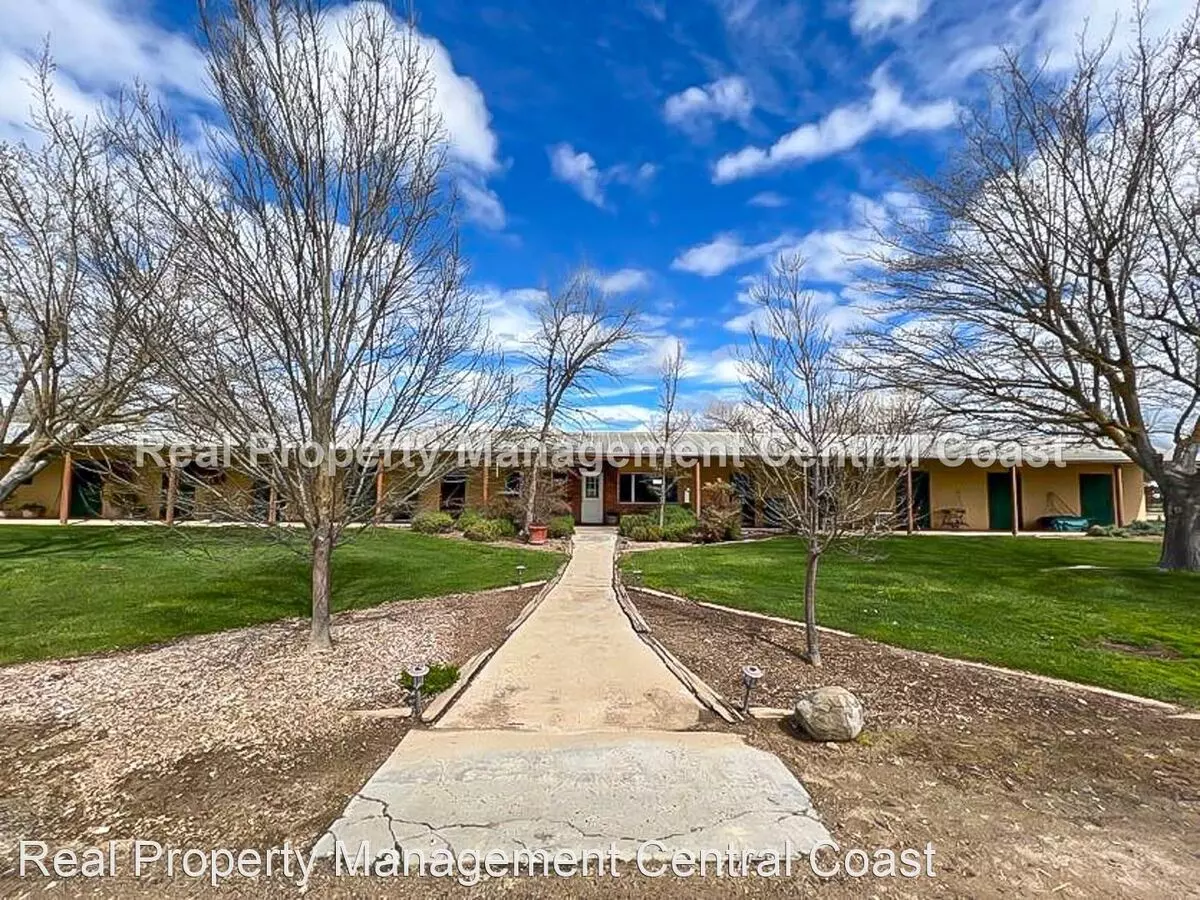 Available Now - Furnished Guest Home Located On Large Ranch - 2 Bed / 1 Bath House for rent in Paso Robles, CA