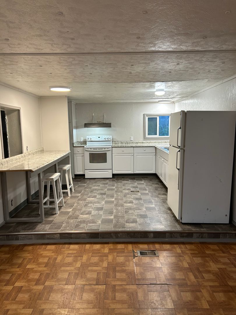 3 Bed 1 Bath Trailer - Available For 6 Month Lease Apartment for rent in Stevensville, MT