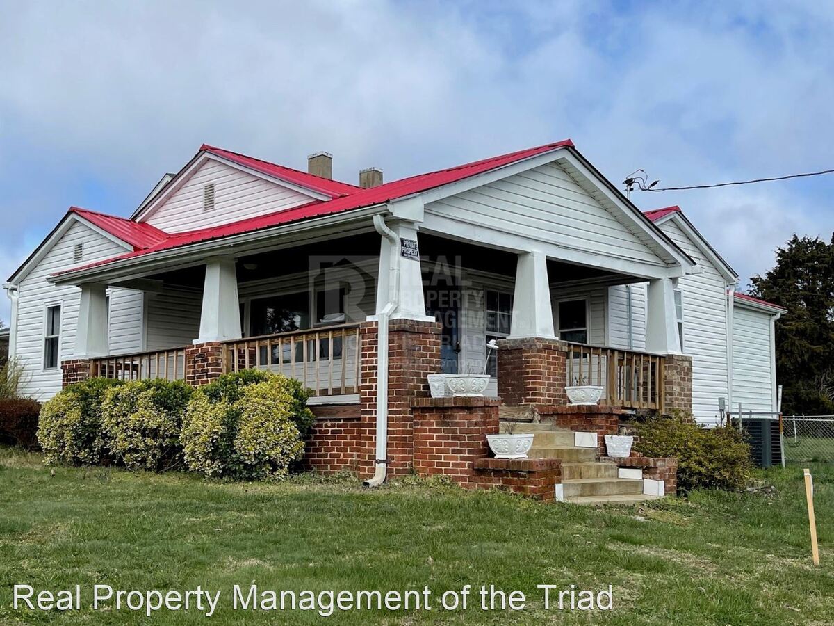 5224 Old Walkertown Rd Winston Salem, NC House for Rent