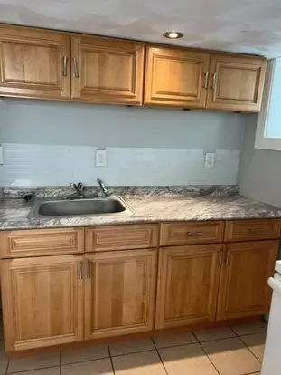 476 Lonsdale Ave Apartment for rent in Pawtucket, RI